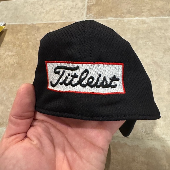Men’s S/M Titleist Black Golf Hat - Picture 3 of 7